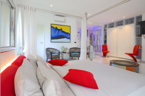 House in Bang Lamung, Thailand 8 bedrooms № 75782 - photo 12