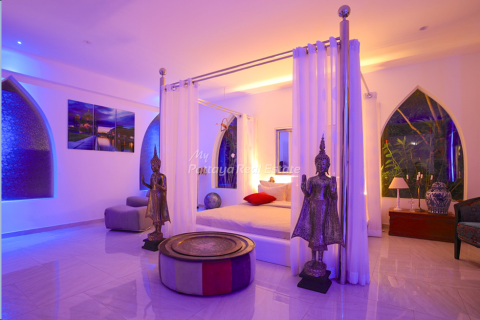 House in Bang Lamung, Thailand 8 bedrooms № 75782 - photo 11