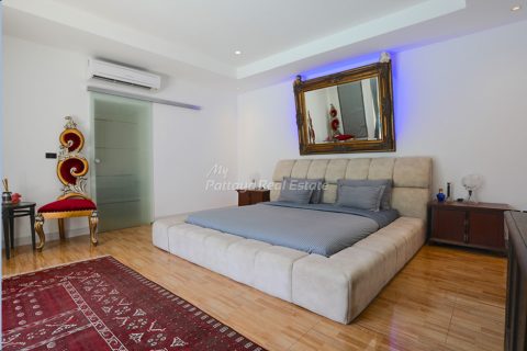 House in Bang Lamung, Thailand 8 bedrooms № 75782 - photo 14