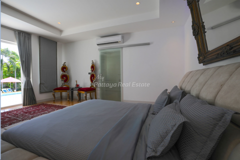 House in Bang Lamung, Thailand 8 bedrooms № 75782 - photo 16
