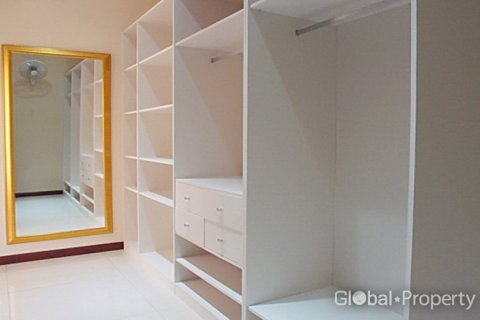 House in Pattaya, Thailand 4 bedrooms № 100723 - photo 12