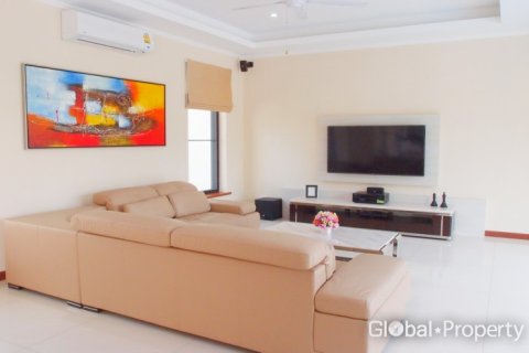 House in Pattaya, Thailand 4 bedrooms № 100723 - photo 5