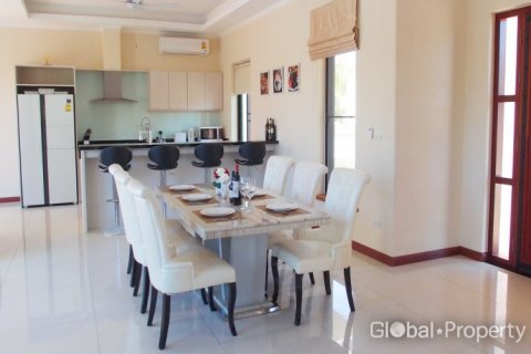 House in Pattaya, Thailand 4 bedrooms № 100723 - photo 6