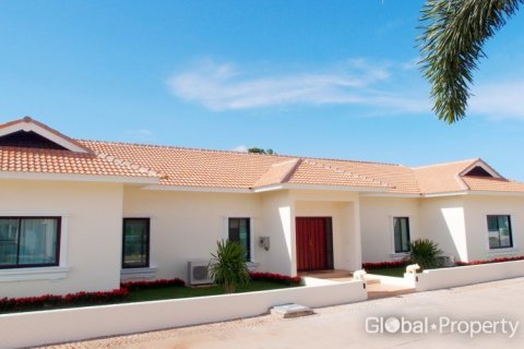 House in Pattaya, Thailand 4 bedrooms № 100723 - photo 19