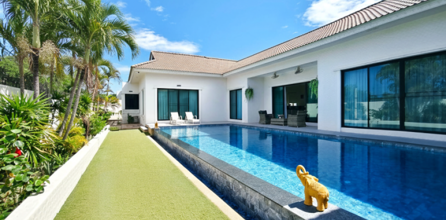 House in Pattaya, Thailand 4 bedrooms № 100723