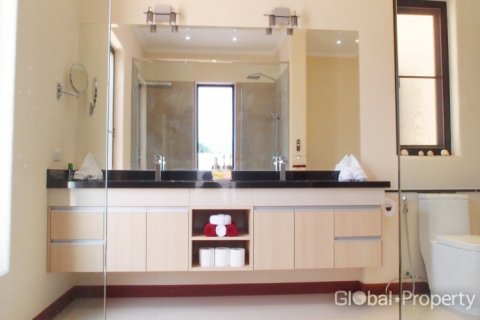 House in Pattaya, Thailand 4 bedrooms № 100723 - photo 13