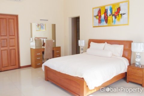 House in Pattaya, Thailand 4 bedrooms № 100723 - photo 8