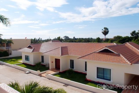 House in Pattaya, Thailand 4 bedrooms № 100723 - photo 21