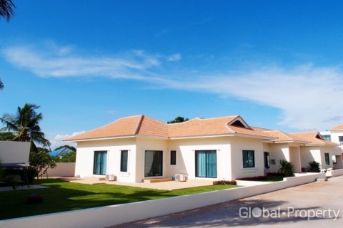 House in Pattaya, Thailand 4 bedrooms № 100723 - photo 18