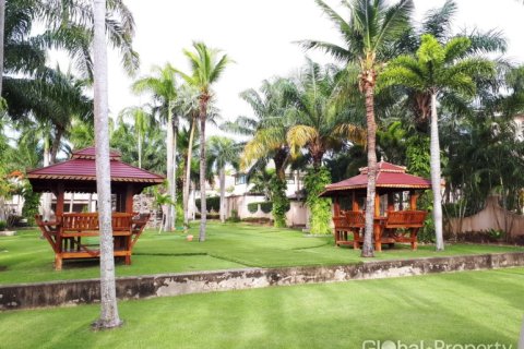 House in Pattaya, Thailand 4 bedrooms № 100723 - photo 22