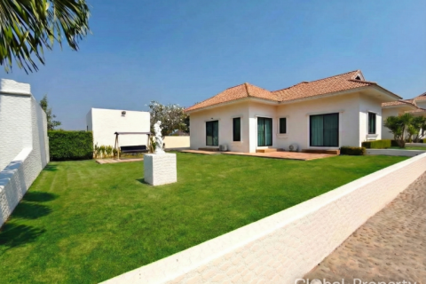 House in Pattaya, Thailand 4 bedrooms № 100723 - photo 4