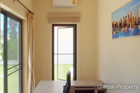 House in Pattaya, Thailand 4 bedrooms № 100723 - photo 15