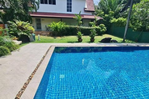 Villa in Rawai, Thailand 3 bedrooms № 132608 - photo 1