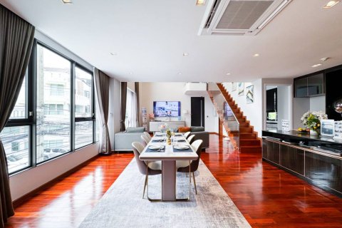 Таунхаус в Бангкоке, Таиланд с 8 спальнями  № 132607 - фото 4