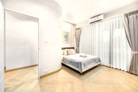 Кондоминиум с 2 спальнями в Кхлонг Сане, Бангкок, Таиланд № 104892 - фото 9