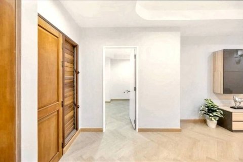 Кондоминиум с 2 спальнями в Кхлонг Сане, Бангкок, Таиланд № 104892 - фото 3