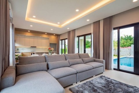Villa in Pattaya, Thailand 3 bedrooms № 132787 - photo 1