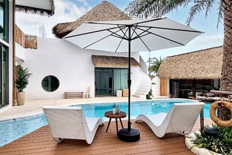 Villa in Sattahip, Thailand 7 bedrooms № 85878 - photo 1