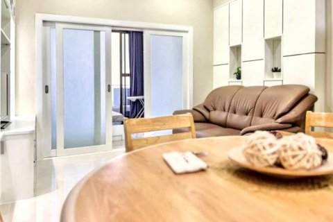 Condo in Bangkok, Thailand, 2 bedrooms  № 119698 - photo 2