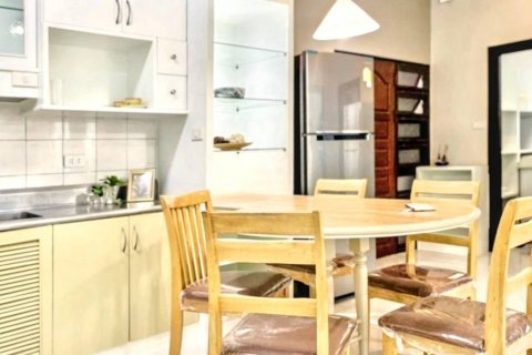 Condo in Bangkok, Thailand, 2 bedrooms  № 119698 - photo 8