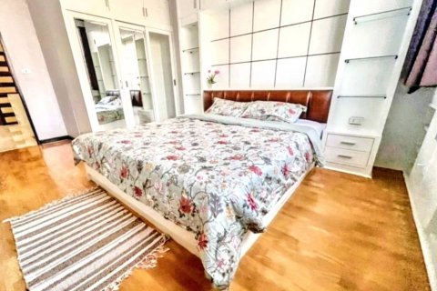 Condo in Bangkok, Thailand, 2 bedrooms  № 119698 - photo 4