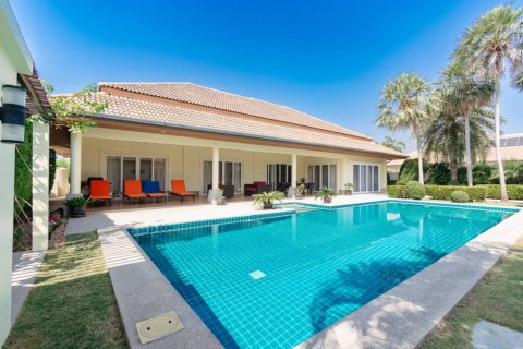 Villa in Hua Hin, Thailand 5 bedrooms № 119700 - photo 1