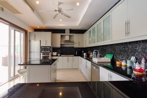 Villa in Hua Hin, Thailand 5 bedrooms № 119700 - photo 8