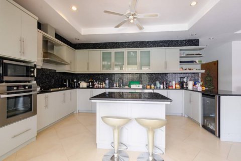 Villa in Hua Hin, Thailand 5 bedrooms № 119700 - photo 9