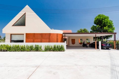 Villa in Hua Hin, Thailand 4 bedrooms № 99986 - photo 4