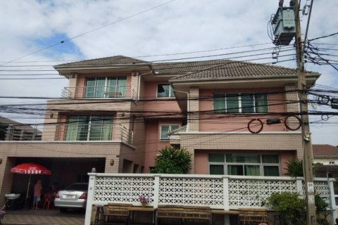 Дом в Суан Луанге, Бангкок, Таиланд с 4 спальнями  № 104401 - фото 1