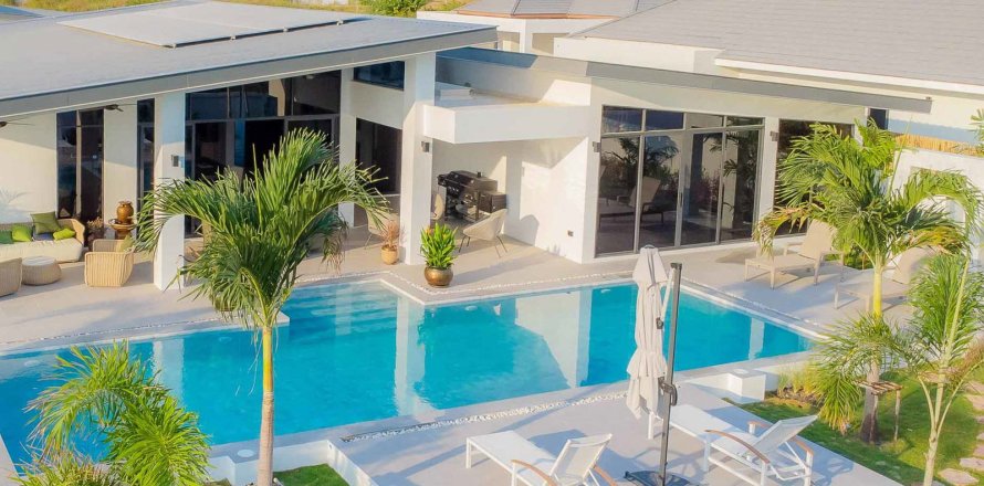 House in Chiang Mai, Thailand 5 bedrooms № 126106