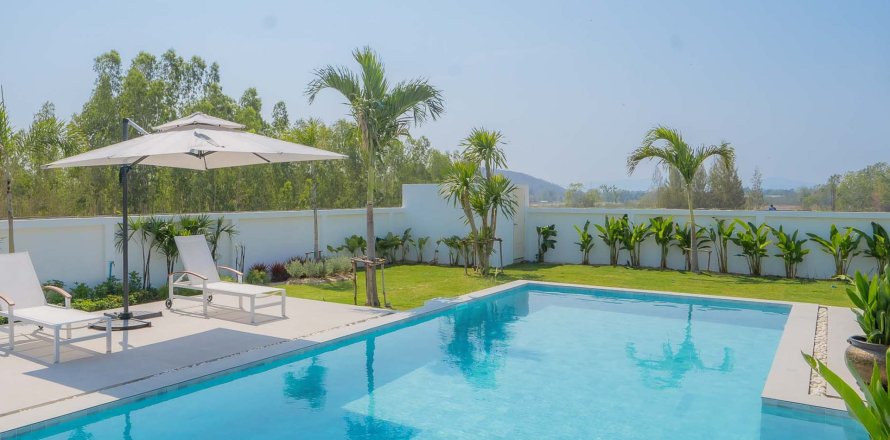 House in Chiang Mai, Thailand 4 bedrooms № 126105