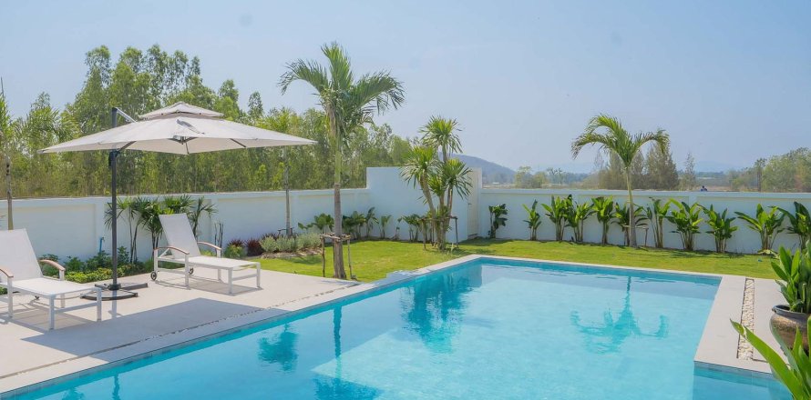 House in Chiang Mai, Thailand 4 bedrooms № 126105