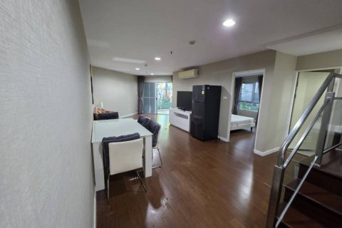 Кондоминиум с 3 спальнями в Хуай Кванге, Бангкок, Таиланд № 132424 - фото 2