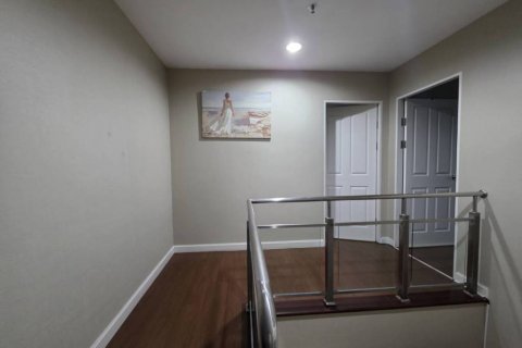 Кондоминиум с 3 спальнями в Хуай Кванге, Бангкок, Таиланд № 132424 - фото 4