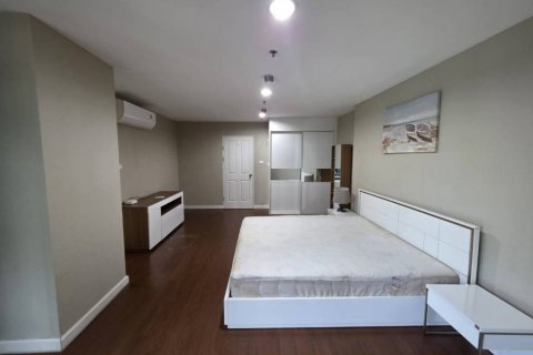 Кондоминиум с 3 спальнями в Хуай Кванге, Бангкок, Таиланд № 132424 - фото 7