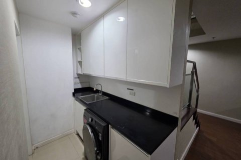 Кондоминиум с 3 спальнями в Хуай Кванге, Бангкок, Таиланд № 132424 - фото 3