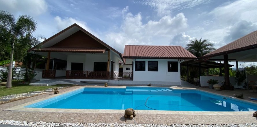 Villa in Chiang Mai, Thailand 4 bedrooms № 79355