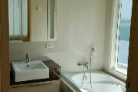 Condo in Bangkok, Thailand, 2 bedrooms  № 143512 - photo 7