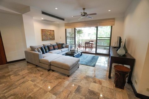 Condo in Watthana, Bangkok, Thailand, 3 bedrooms  № 123854 - photo 1