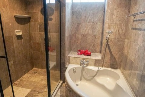 Condo in Watthana, Bangkok, Thailand, 3 bedrooms  № 123854 - photo 7