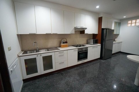 Condo in Watthana, Bangkok, Thailand, 3 bedrooms  № 123854 - photo 12