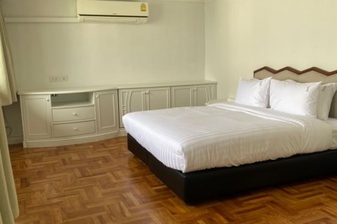 Condo in Watthana, Bangkok, Thailand, 4 bedrooms  № 123856 - photo 11