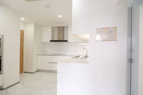 Condo in Watthana, Bangkok, Thailand, 3 bedrooms  № 123855 - photo 9