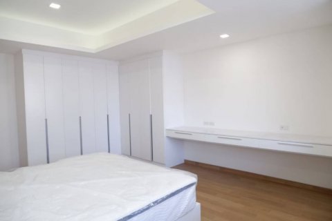 Condo in Watthana, Bangkok, Thailand, 3 bedrooms  № 123855 - photo 15