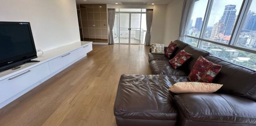 Condo in Watthana, Bangkok, Thailand, 3 bedrooms  № 123855