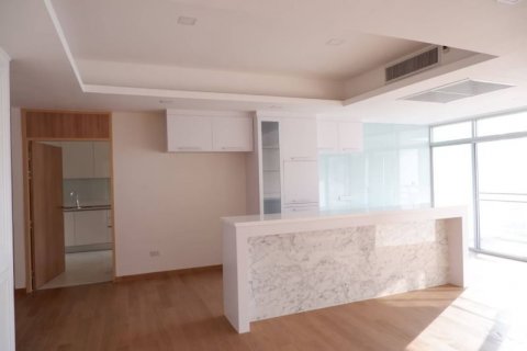 Condo in Watthana, Bangkok, Thailand, 3 bedrooms  № 123855 - photo 3
