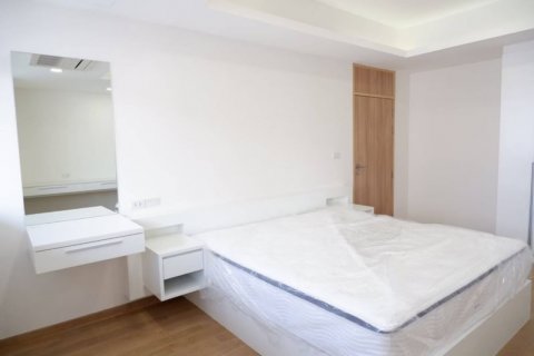 Condo in Watthana, Bangkok, Thailand, 3 bedrooms  № 123855 - photo 16