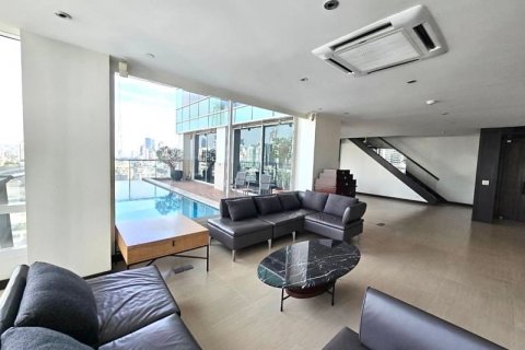 Condo in Watthana, Bangkok, Thailand, 4 bedrooms  № 123859 - photo 2