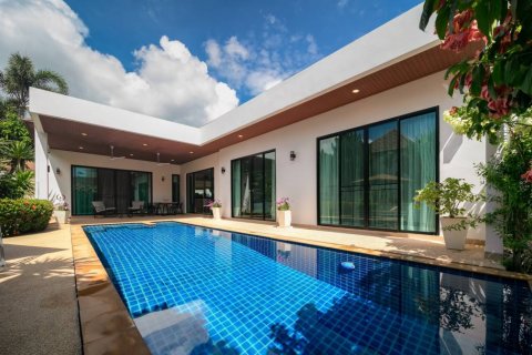 Villa in Rawai, Thailand 3 bedrooms № 101625 - photo 1